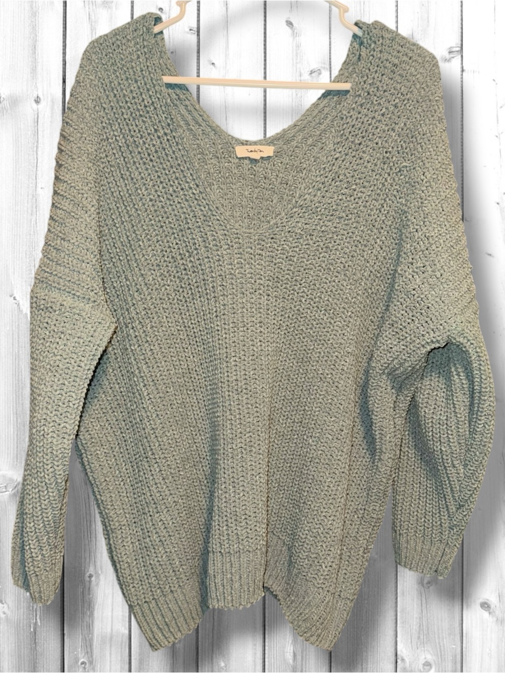 🌼Twenty Ten Oversized Relaxed V-Neck Sweater in Sage Green
